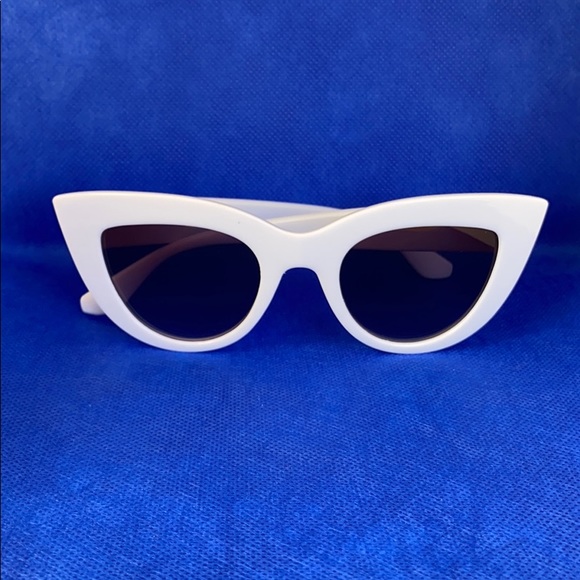Accessories - WHITE SUNGLASSES ✨✨✨